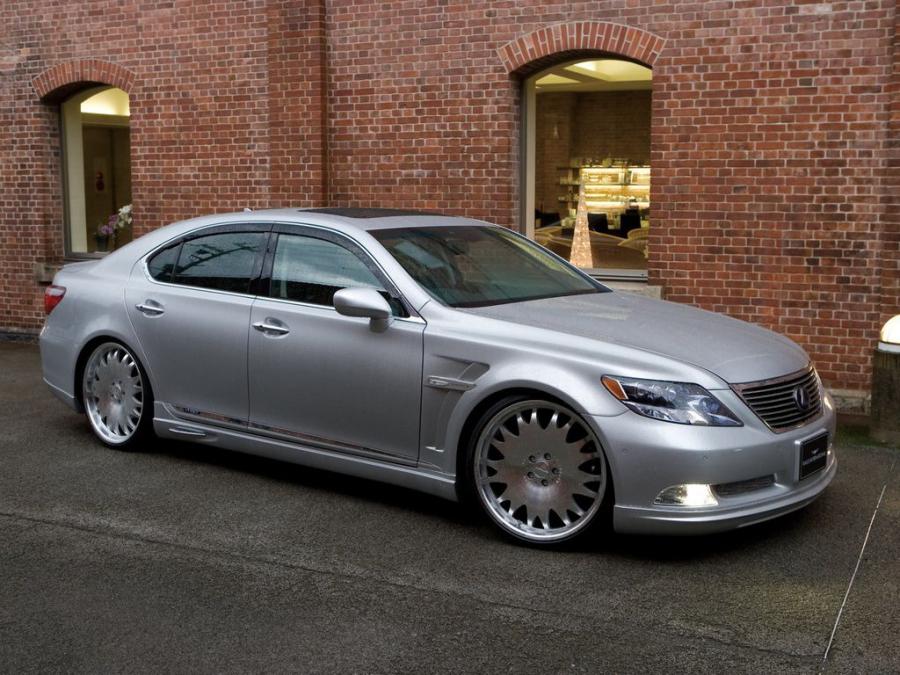  Lexus LS600h by Wald 2007 года  (фото 2 из 7)